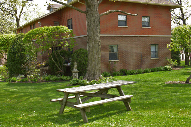 Highland Park Housing is ideally situated to give you easy access to the best of what the area has to offer. 
Make yourself at home in Highland Park. Part of feeling at home is loving your neighborhood, and we’re confident that won’t be difficult when you live at one of our Highland Park locations.

Browse the categories for local services and attractions.
